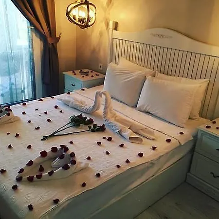 Bed & Breakfast Erythros Butik *