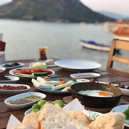 Erythros Butik Bed & Breakfast *