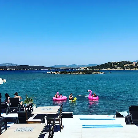 Erythros Butik Çeşme